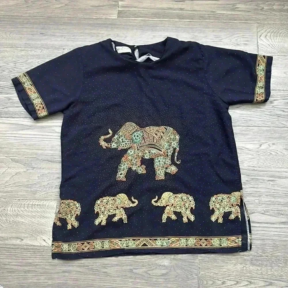 Jeffry Collection | Vintage elephant short sleeve top
